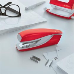 LEITZ Tűzőgép, 24/6, 26/6, 30 lap, LEITZ "Nexxt Wow", piros LEITZ Tűzőgép, 24/6, 26/6, 30 lap, LEITZ "Nexxt Wow", piros