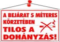   . Információs tábla, 22,5x12,5 cm, "A bejárat 5 méteres körzetében tilos a dohányzás!"