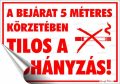   . Információs matrica, 25x17,5 cm, "A bejárat 5 méteres körzetében tilos a dohányzás!"
